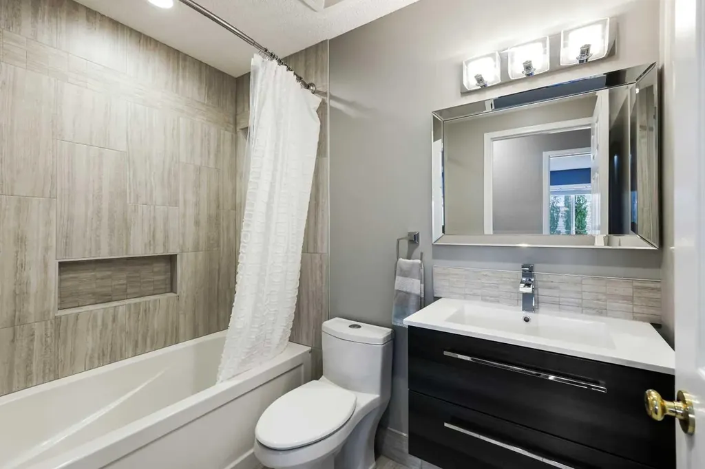 11 Strathmore Lakes Crescent Strathmore AB T1P 1L7