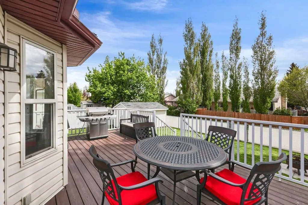 11 Strathmore Lakes Crescent Strathmore AB T1P 1L7