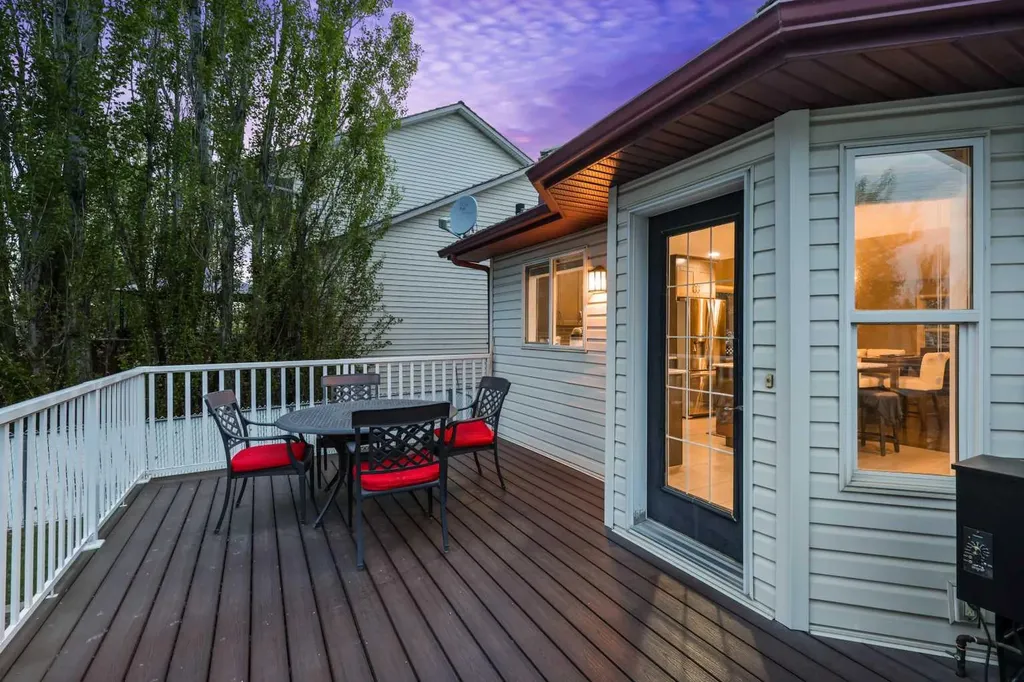 11 Strathmore Lakes Crescent Strathmore AB T1P 1L7