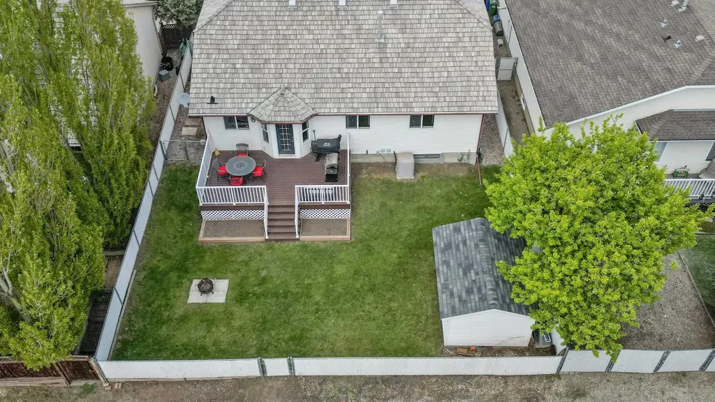 11 Strathmore Lakes Crescent Strathmore AB T1P 1L7