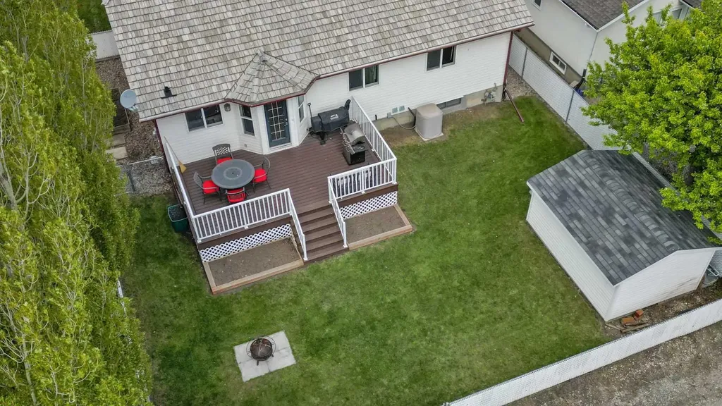 11 Strathmore Lakes Crescent Strathmore AB T1P 1L7