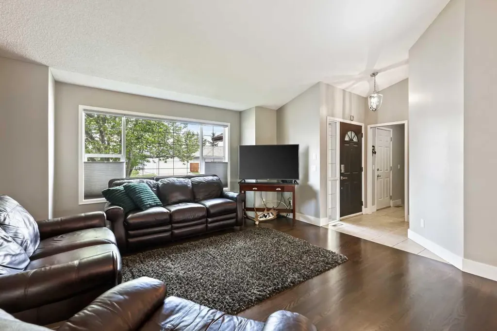 11 Strathmore Lakes Crescent Strathmore AB T1P 1L7