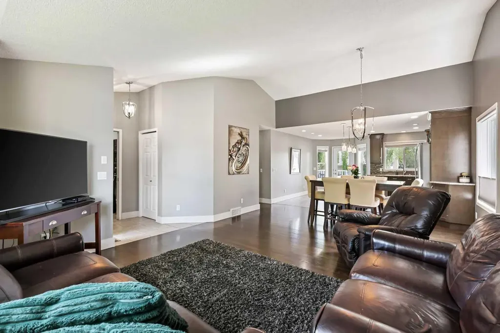 11 Strathmore Lakes Crescent Strathmore AB T1P 1L7