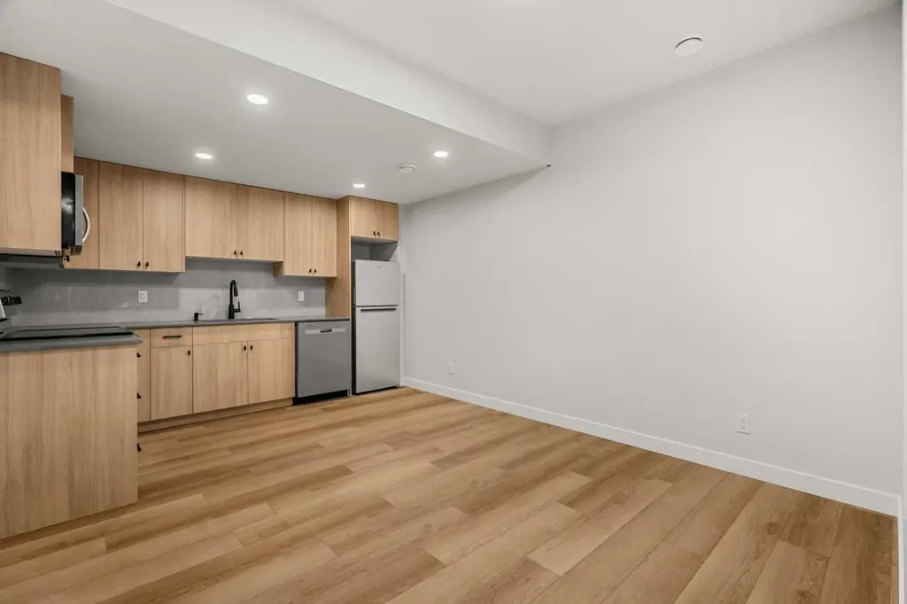 192 Belmont Place SW Calgary AB T2X 6E5