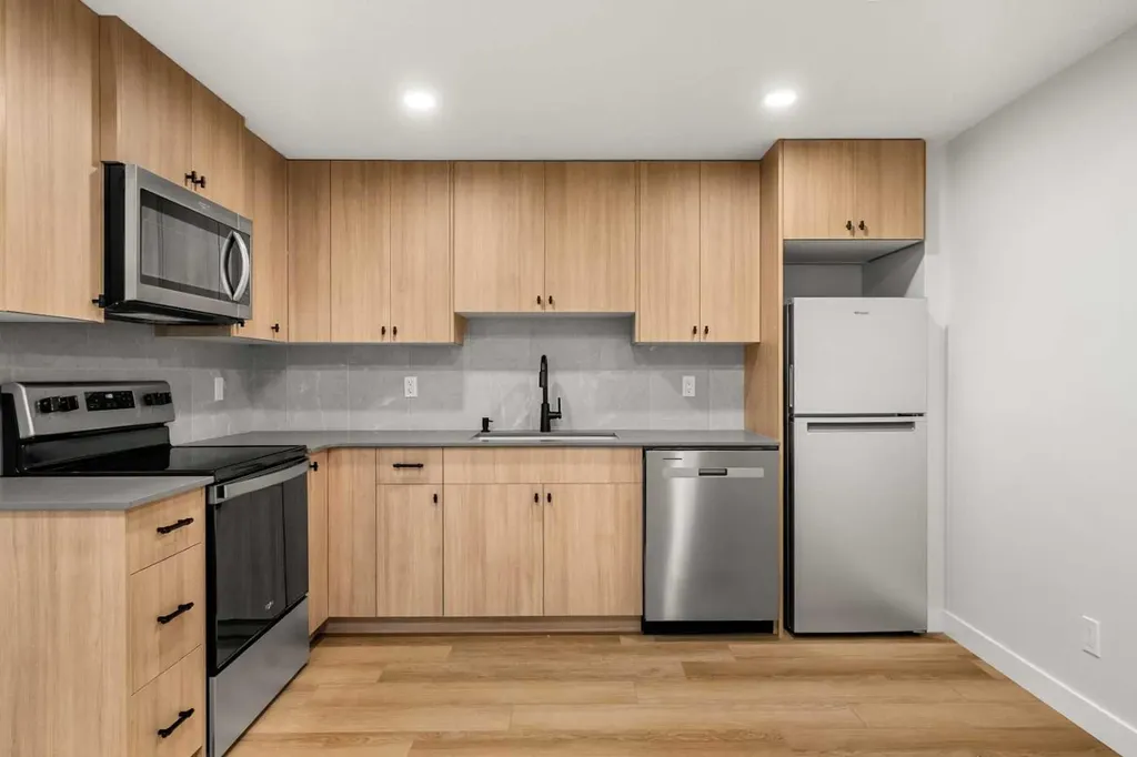 192 Belmont Place SW Calgary AB T2X 6E5