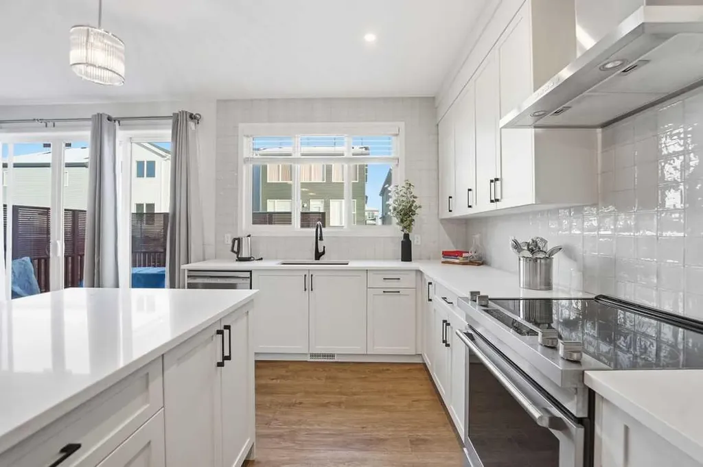 102 Setonstone Manor SE Calgary AB T3M 3G4