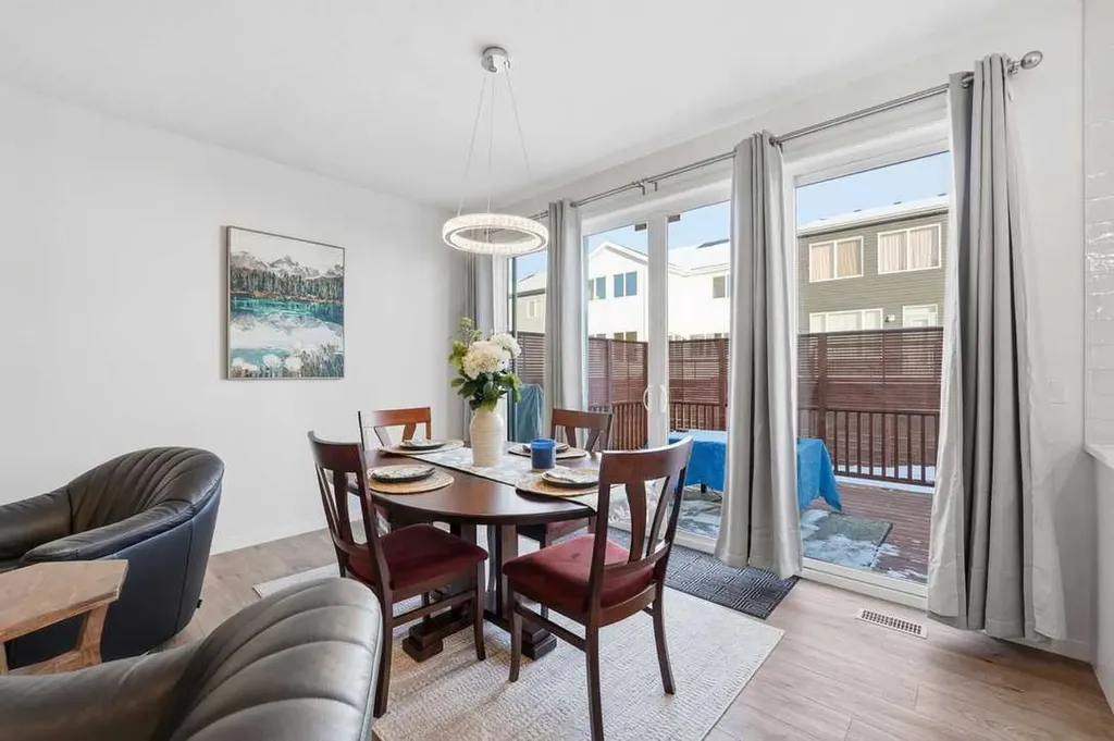 102 Setonstone Manor SE Calgary AB T3M 3G4