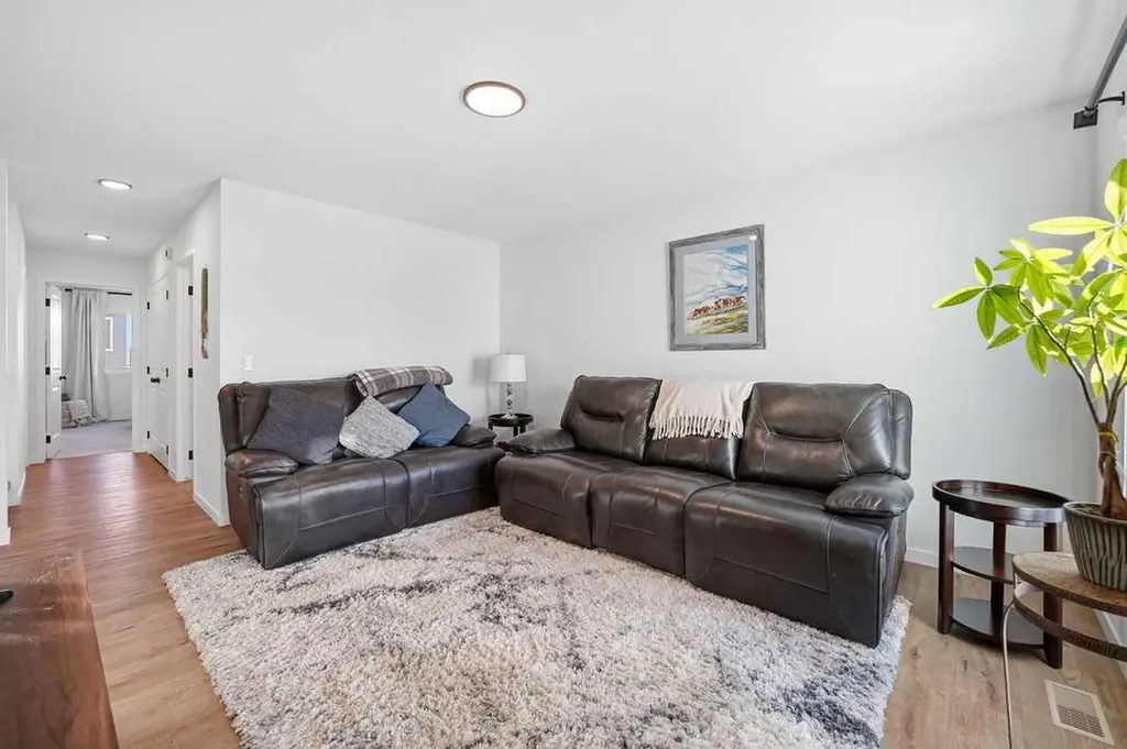 102 Setonstone Manor SE Calgary AB T3M 3G4