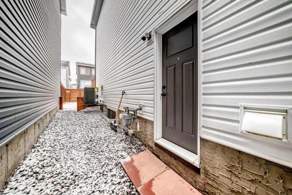 102 Setonstone Manor SE Calgary AB T3M 3G4