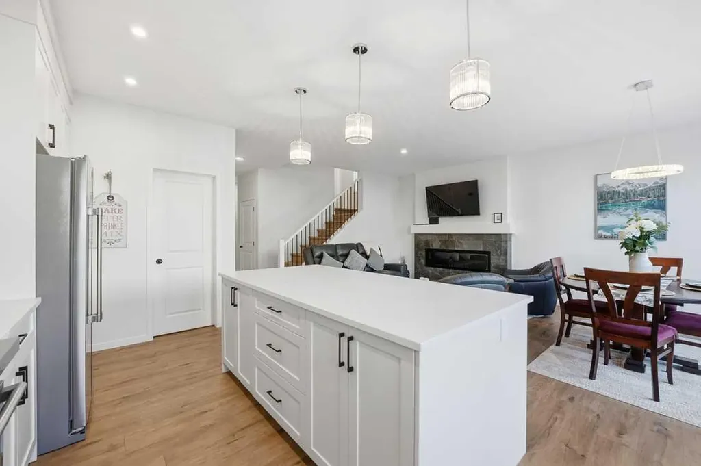 102 Setonstone Manor SE Calgary AB T3M 3G4