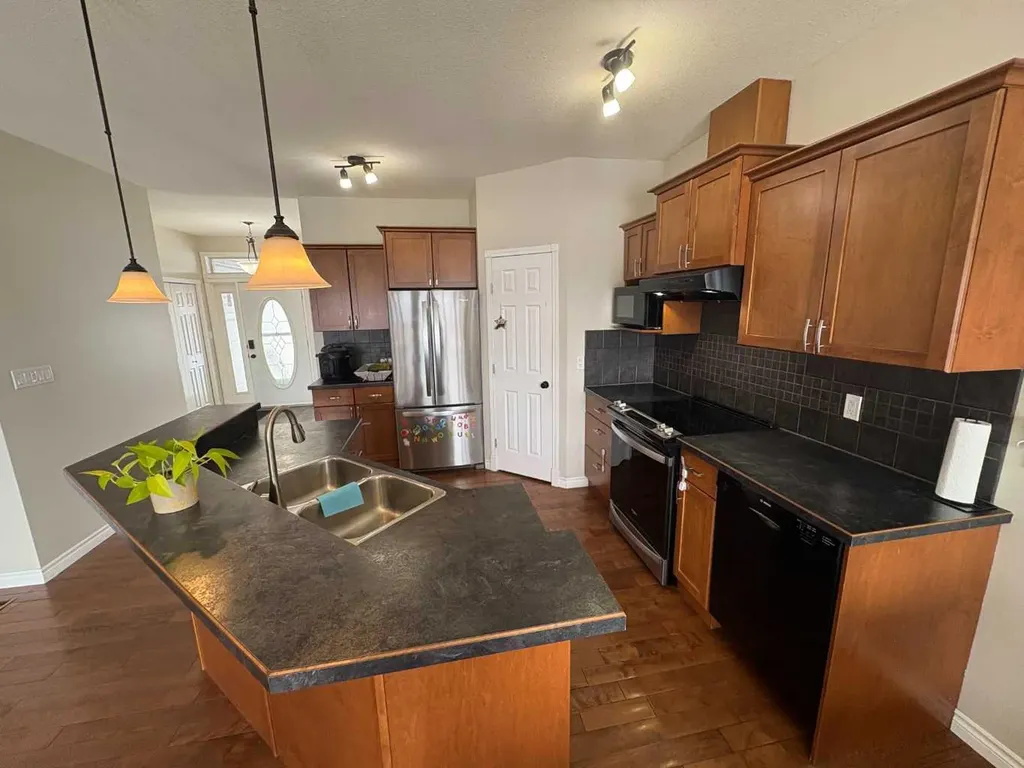 9117 134 Avenue Peace River AB T8S 1X2