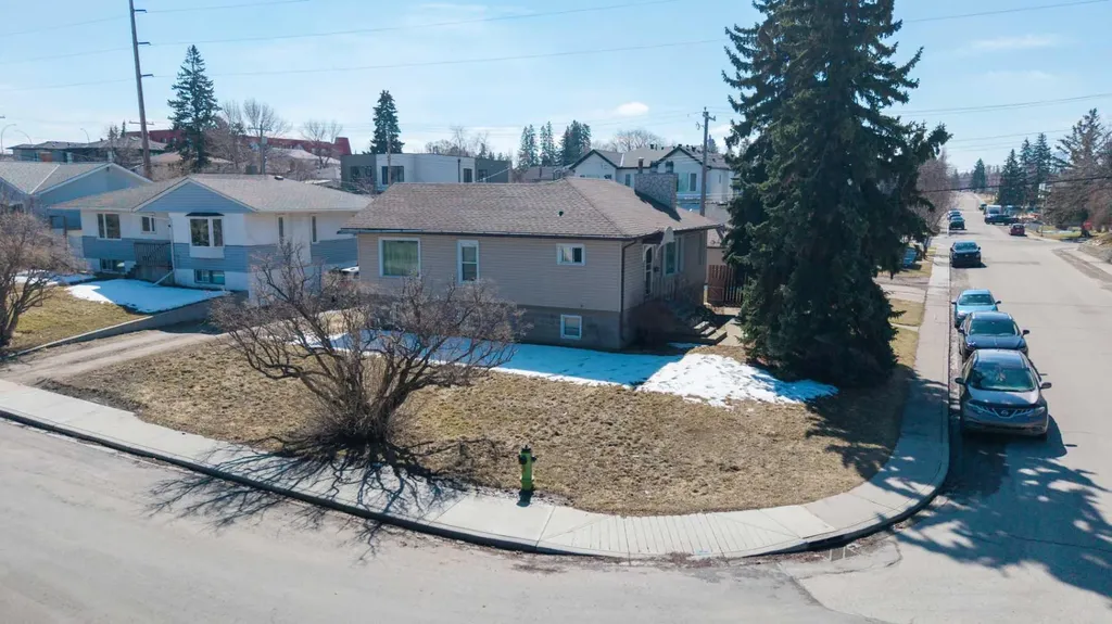 3308 2 Street NE Calgary AB T2E 3H3