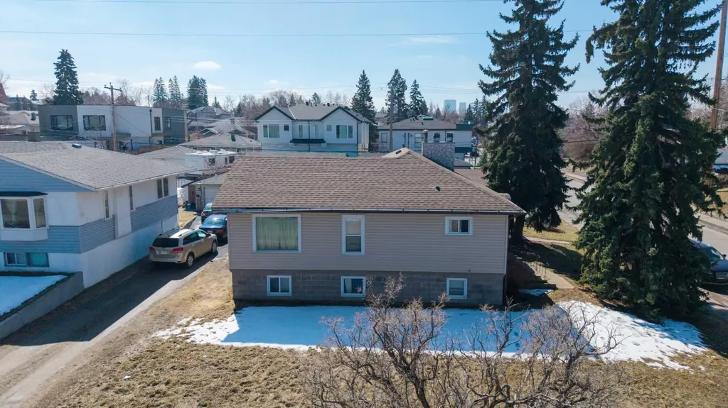 3308 2 Street NE Calgary AB T2E 3H3