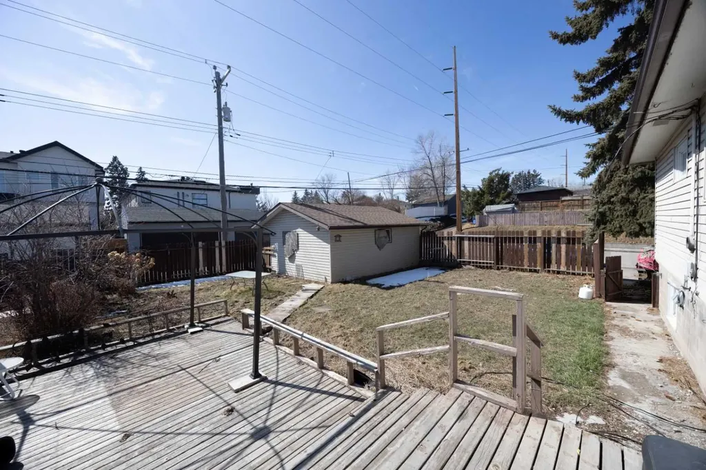 3308 2 Street NE Calgary AB T2E 3H3