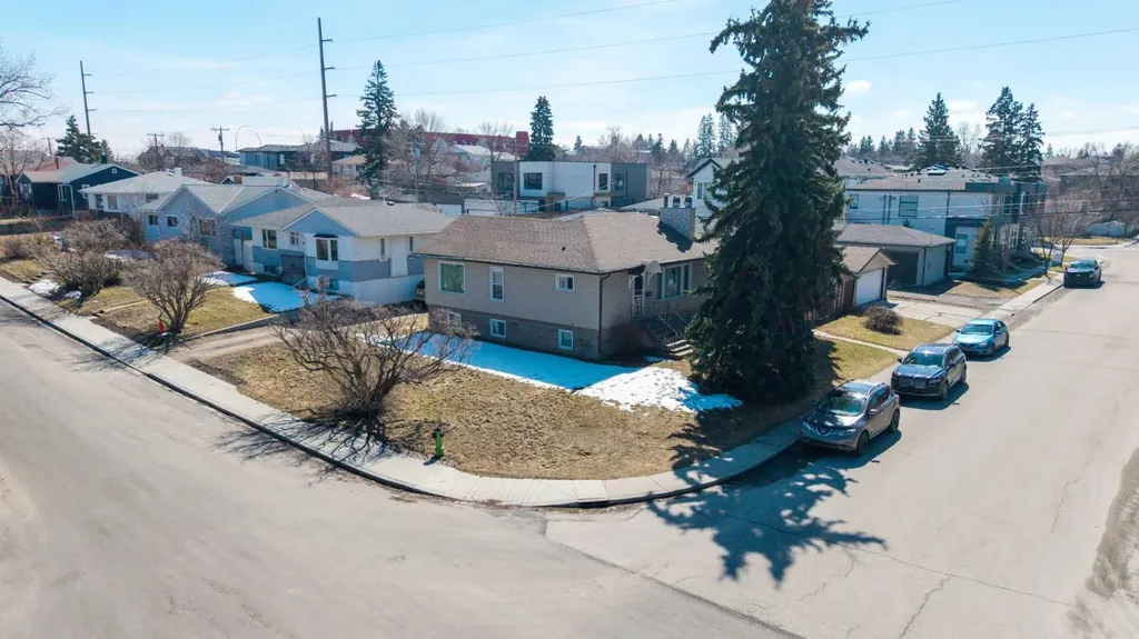 3308 2 Street NE Calgary AB T2E 3H3