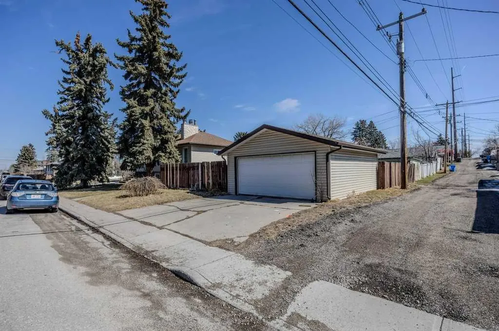 3308 2 Street NE Calgary AB T2E 3H3