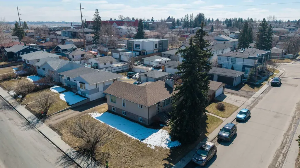 3308 2 Street NE Calgary AB T2E 3H3