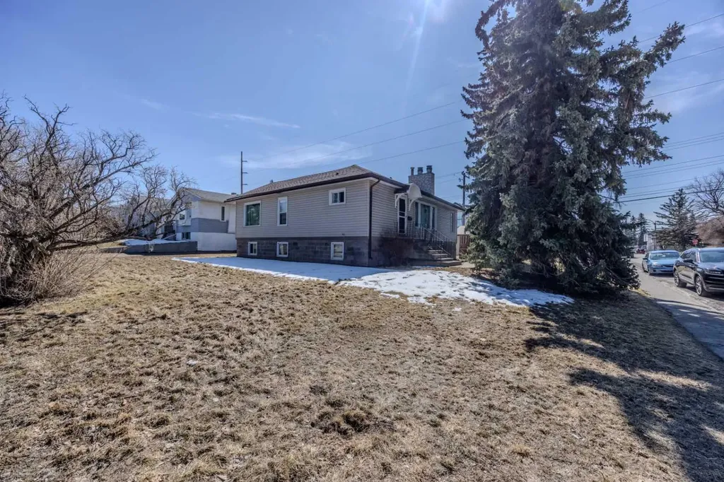 3308 2 Street NE Calgary AB T2E 3H3