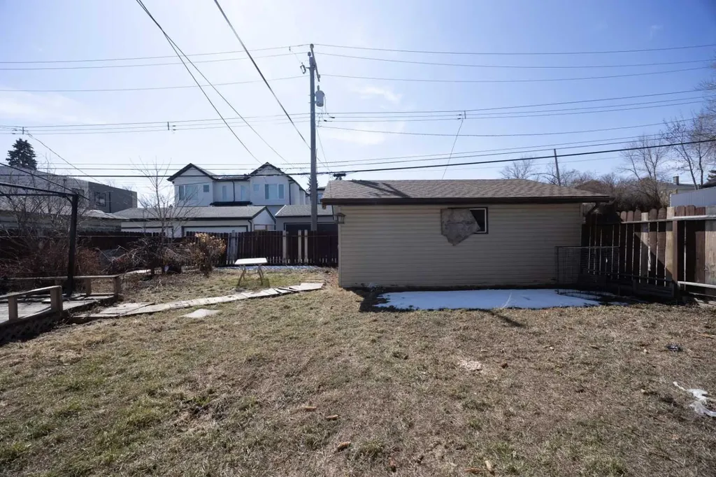 3308 2 Street NE Calgary AB T2E 3H3