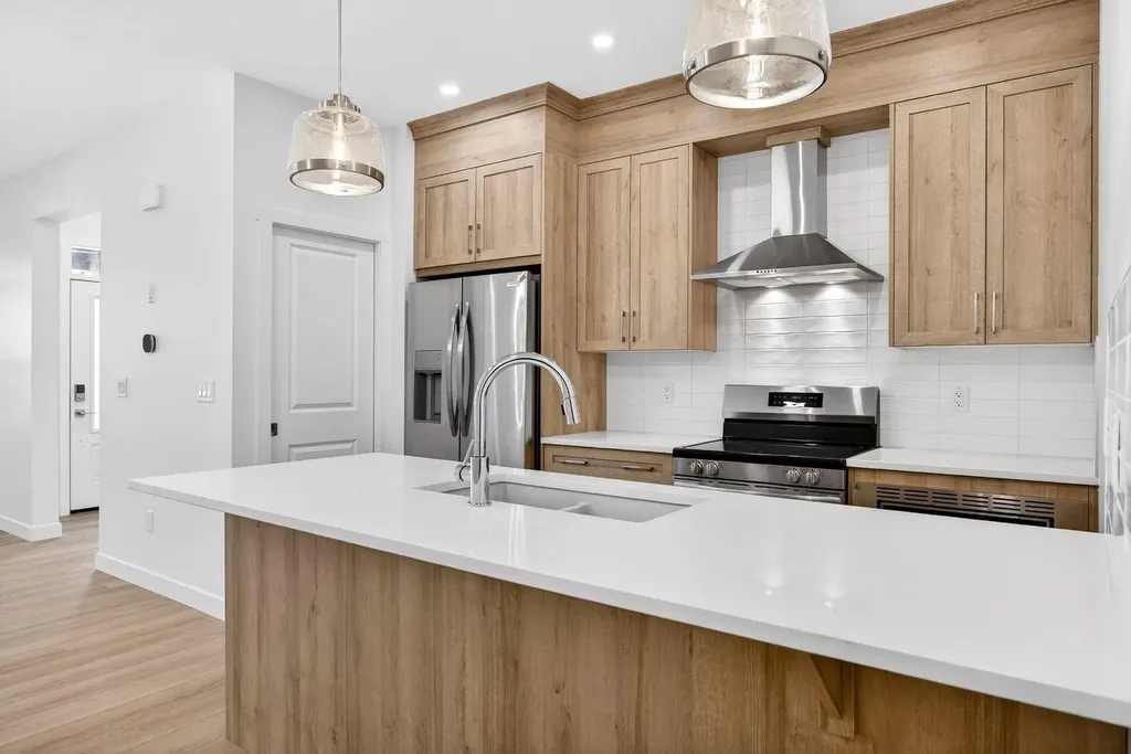 338 Alpine Boulevard SW Calgary AB T2Y 0Y4