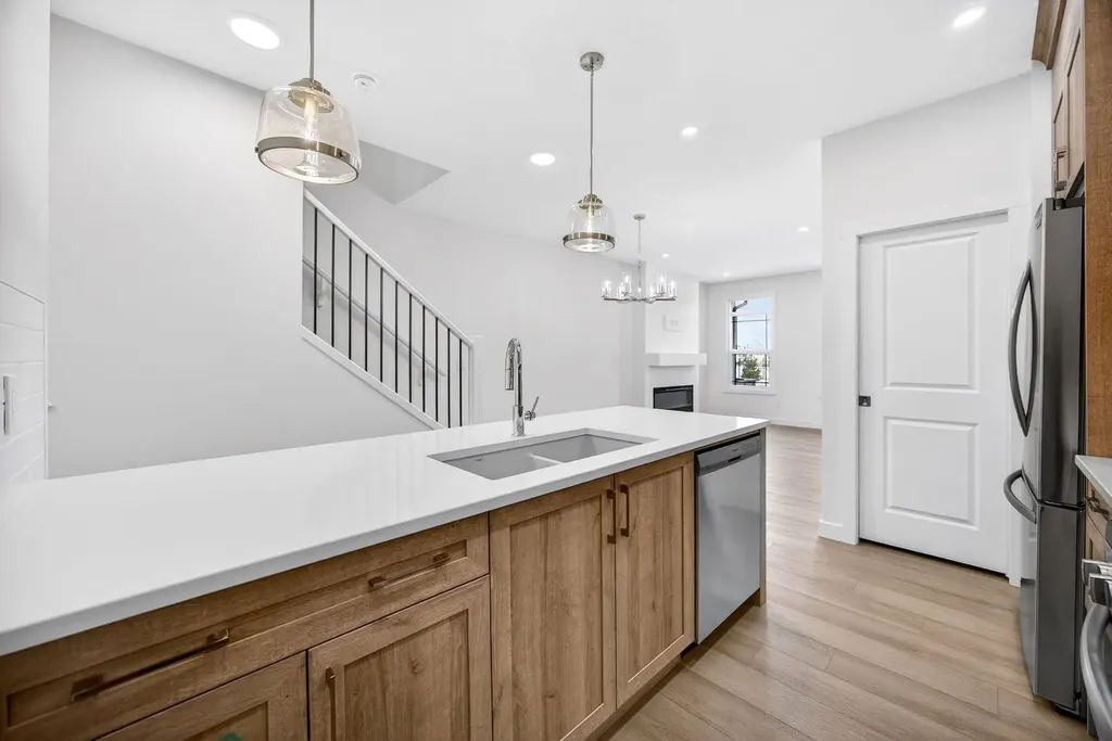 338 Alpine Boulevard SW Calgary AB T2Y 0Y4