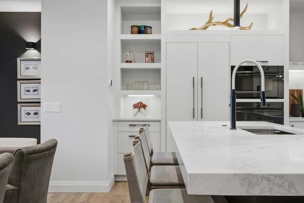 835 78 Street SW Calgary AB T3H 6H6