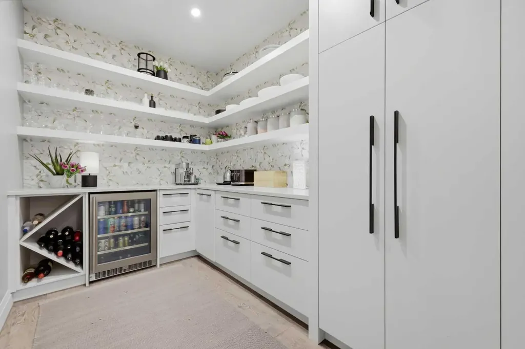 835 78 Street SW Calgary AB T3H 6H6