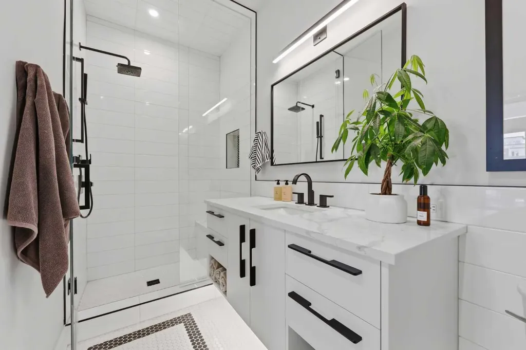 835 78 Street SW Calgary AB T3H 6H6