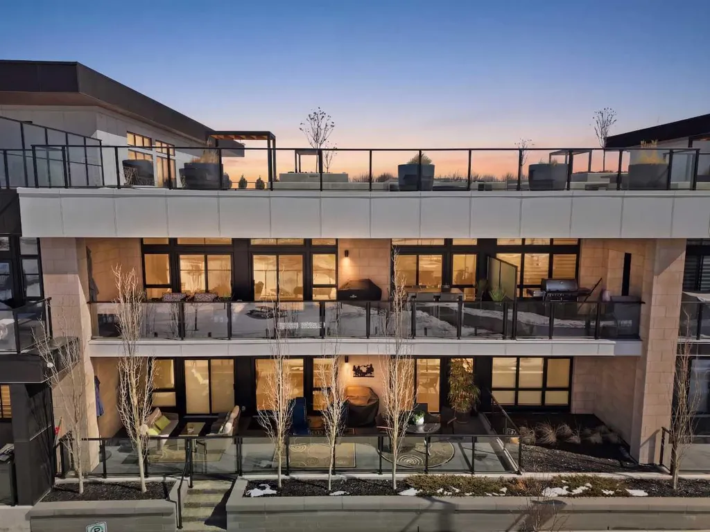 835 78 Street SW Calgary AB T3H 6H6