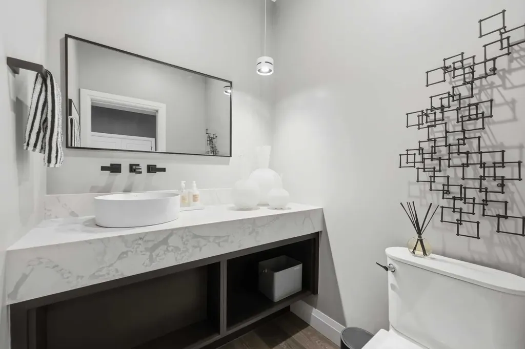 835 78 Street SW Calgary AB T3H 6H6