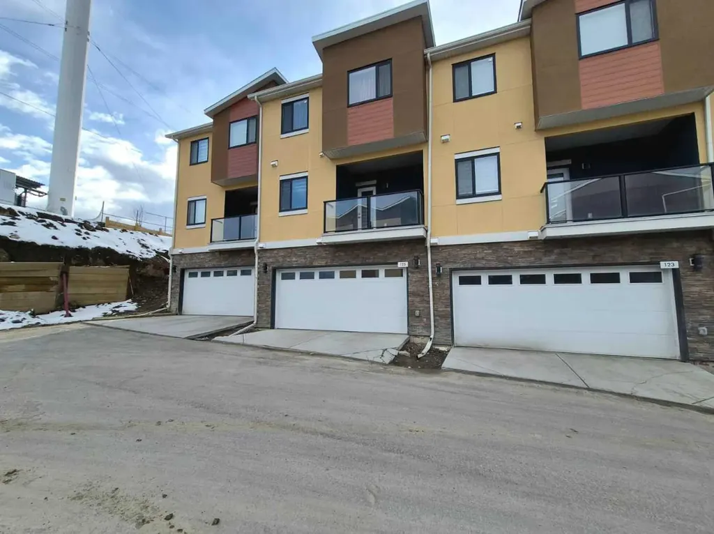 125 Sage Hill Circle Calgary AB T3R 1V2