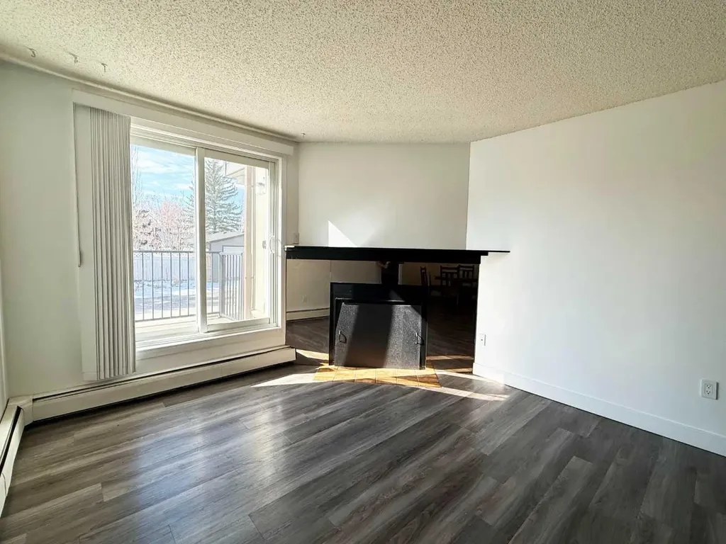 13045 6 Street SW Calgary AB T2W 2M6