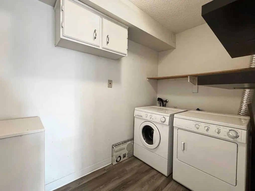 13045 6 Street SW Calgary AB T2W 2M6
