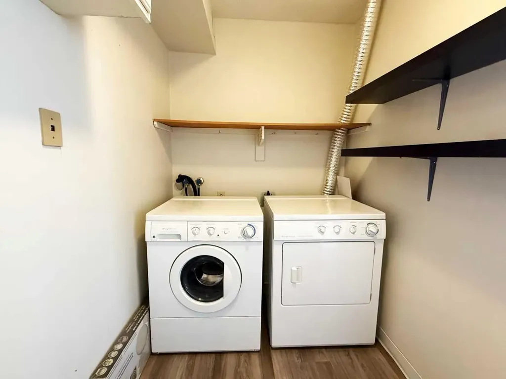 13045 6 Street SW Calgary AB T2W 2M6