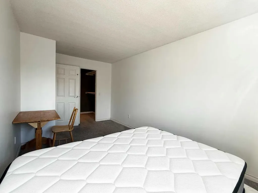 13045 6 Street SW Calgary AB T2W 2M6