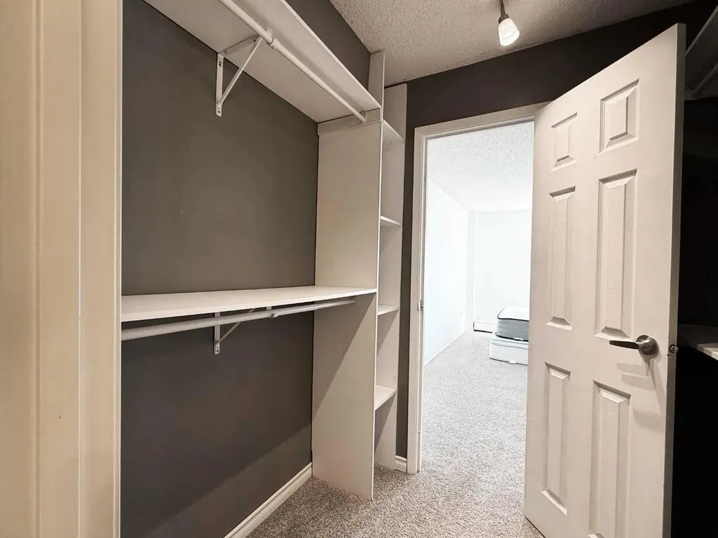 13045 6 Street SW Calgary AB T2W 2M6