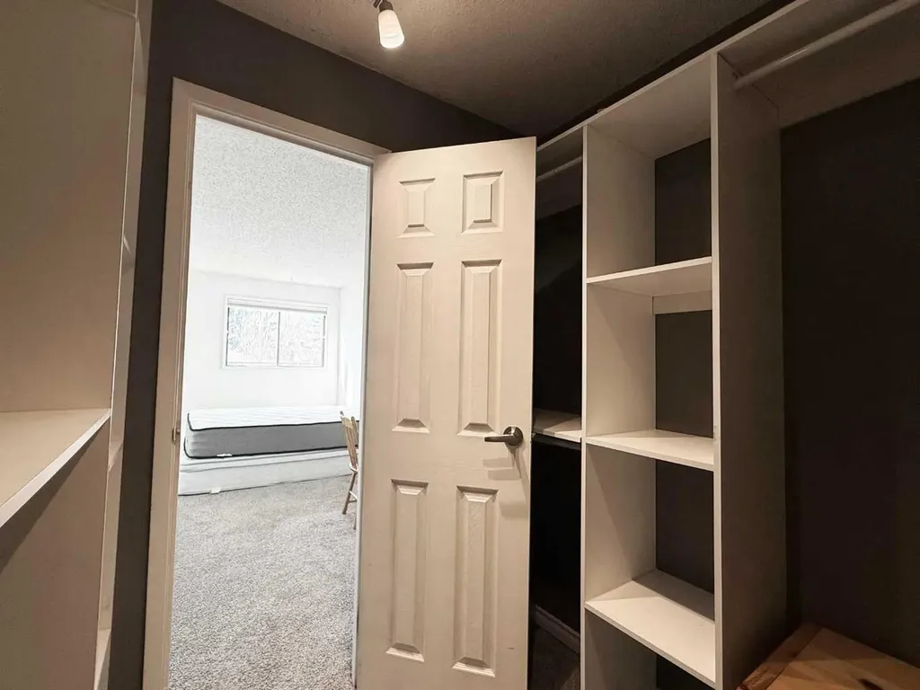 13045 6 Street SW Calgary AB T2W 2M6
