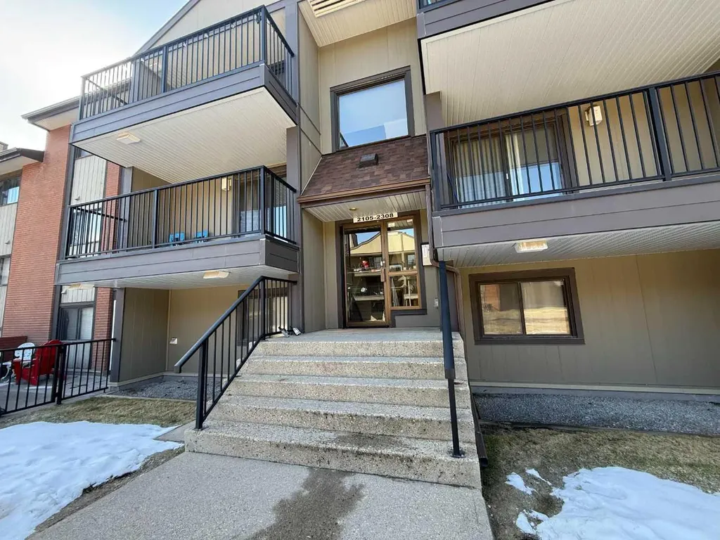 13045 6 Street SW Calgary AB T2W 2M6