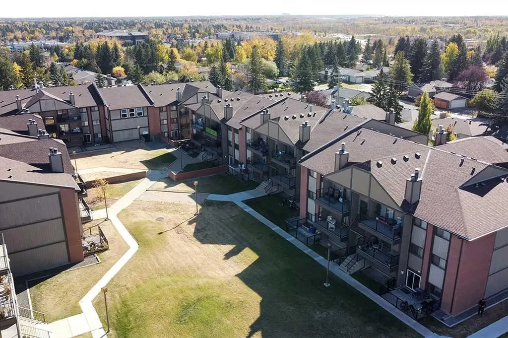13045 6 Street SW Calgary AB T2W 2M6