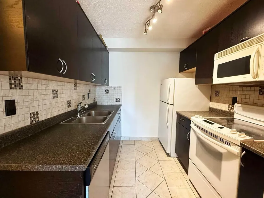 13045 6 Street SW Calgary AB T2W 2M6