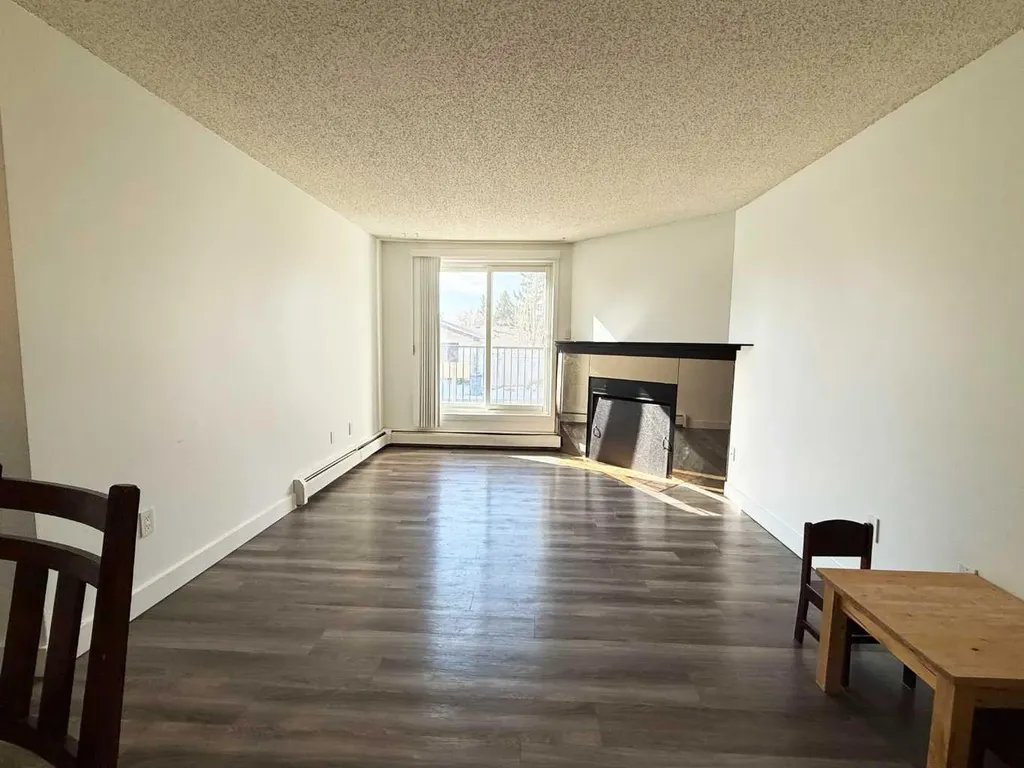 13045 6 Street SW Calgary AB T2W 2M6