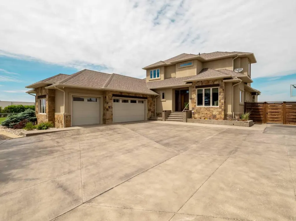 402 Meadow Lark Drive W Rural Lethbridge County AB T1J 5R8