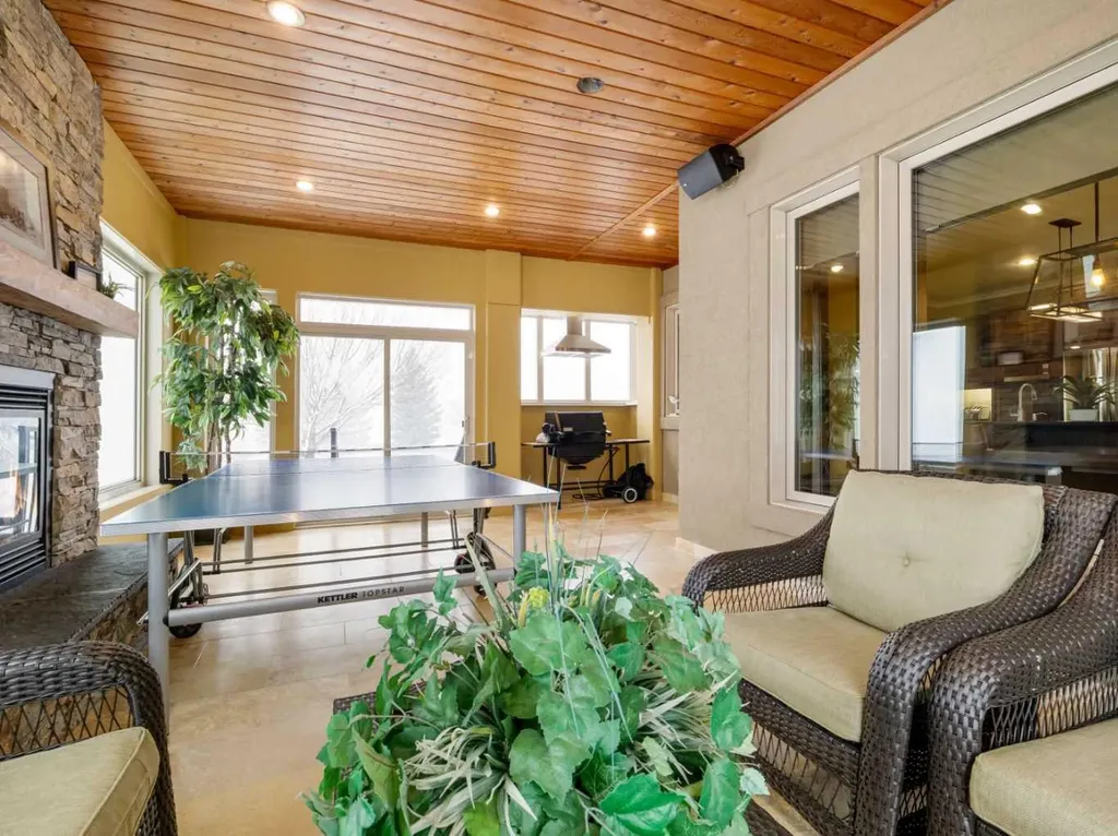 402 Meadow Lark Drive W Rural Lethbridge County AB T1J 5R8