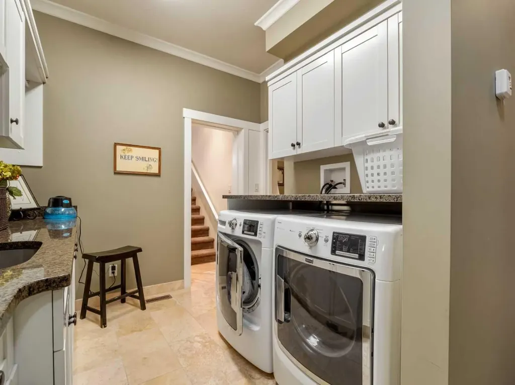 402 Meadow Lark Drive W Rural Lethbridge County AB T1J 5R8