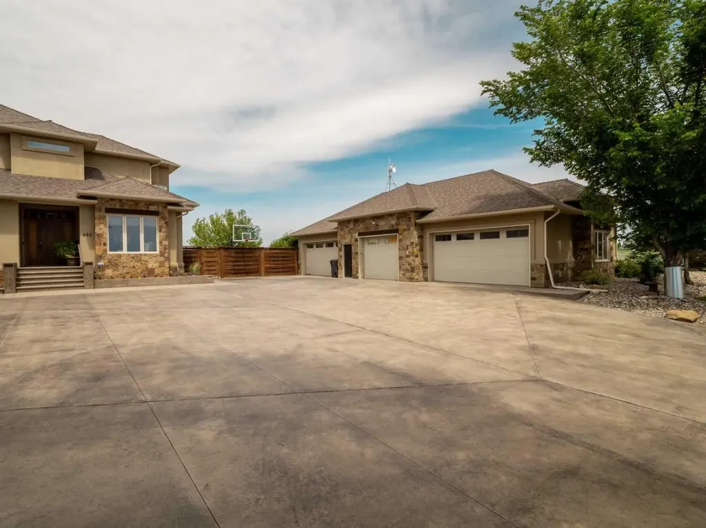 402 Meadow Lark Drive W Rural Lethbridge County AB T1J 5R8