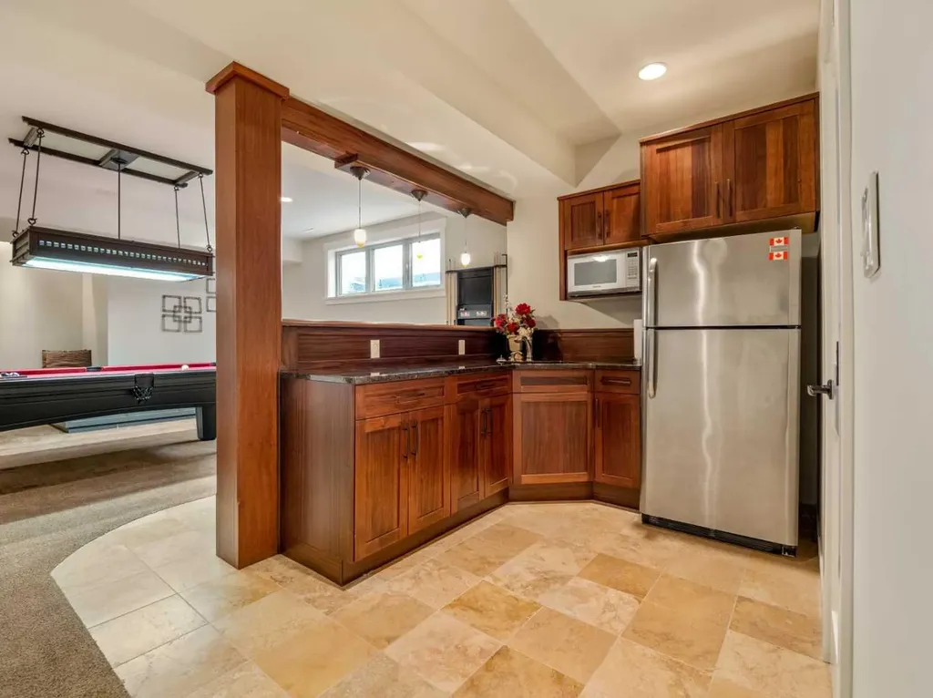 402 Meadow Lark Drive W Rural Lethbridge County AB T1J 5R8
