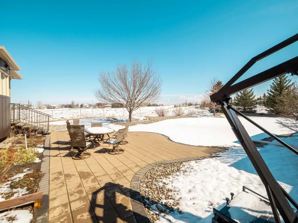 402 Meadow Lark Drive W Rural Lethbridge County AB T1J 5R8