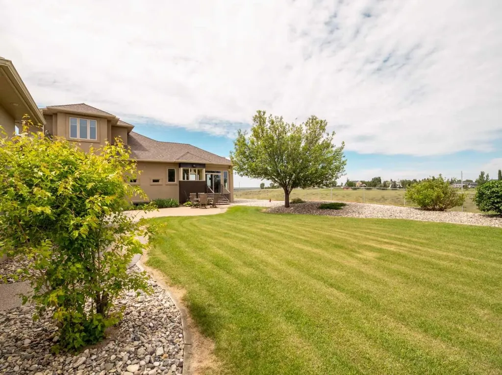 402 Meadow Lark Drive W Rural Lethbridge County AB T1J 5R8