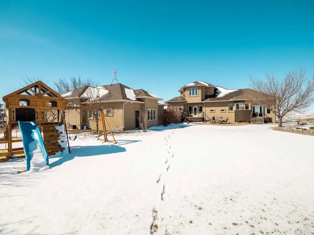 402 Meadow Lark Drive W Rural Lethbridge County AB T1J 5R8