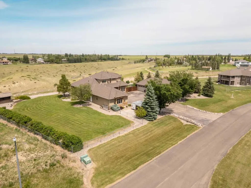 402 Meadow Lark Drive W Rural Lethbridge County AB T1J 5R8